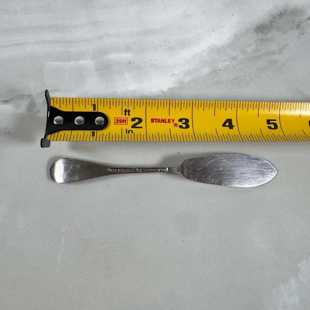 Vintage Oneida W.M. A. Rogers A1 Silver Plated Master Butter Knife Shell Pattern